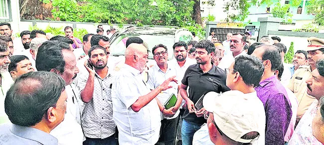పనులు త్వరగా పూర్తిచేయాలి