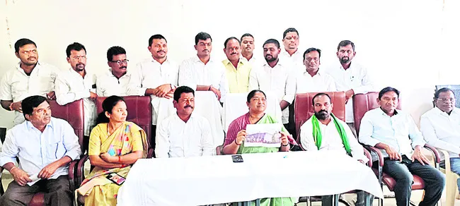 అభివృద్ధిని చూసి తట్టుకోలేక అవాక్కులు