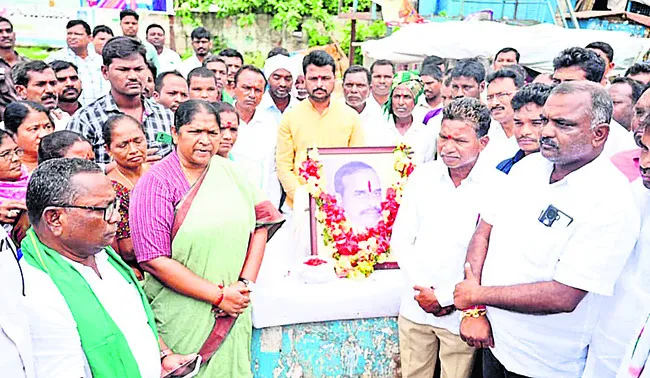 ఇందిరమ్మ ఇళ్లు త్వరగా పూర్తి చేయాలి