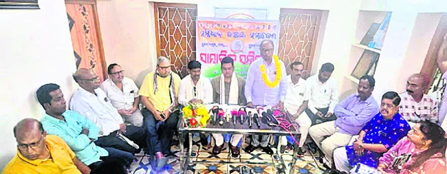 రాజ్యాంగ పరిరక్షణకే రాహుల్ పర్యటన