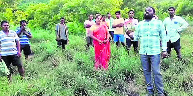 పట్టాలిచ్చి గిరిజనులపై కేసులు పెడతారా?