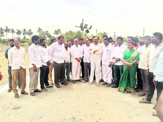 ఆంక్షలతో జగన్ పర్యటనను ఆపలేరు