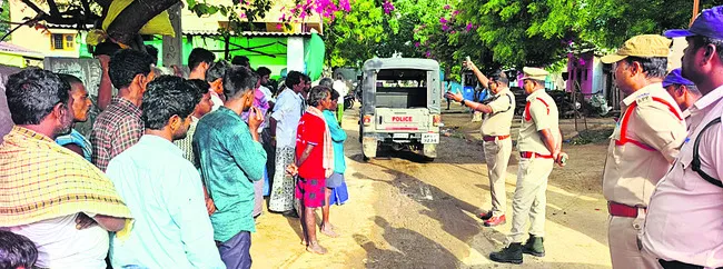 ఇరువర్గాలపై కేసు నమోదు