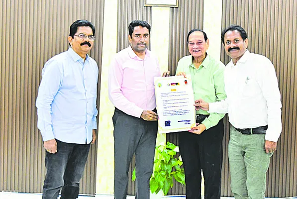 బంగారు కుటుంబాలకు మార్గదర్శిగా రెడ్క్రాస్