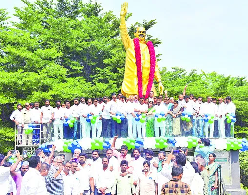 నీరాజ
