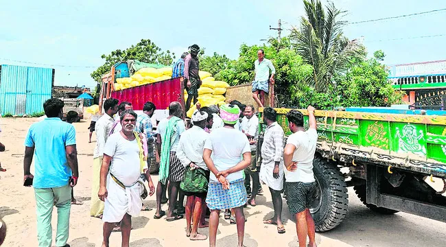 తమ్ముళ్లు పంచుకున్నారు!