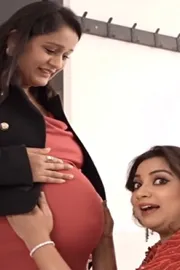  Shreya Ghoshal sings Piyu Bole to pregnant womans baby bump video goes viral1