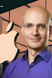 Apple officially named Sabih Khan an Indian origin executive as new COO2