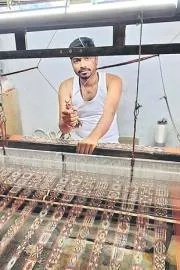 Puttapaka weavers Narmada And Pawan win national awards12