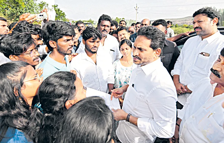 విద్యార్థులకు అన్యాయం చేయొద్దు: వైఎస్‌ జగన్‌