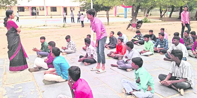 ఫేక్ ట్రైనర్పై విచారణ