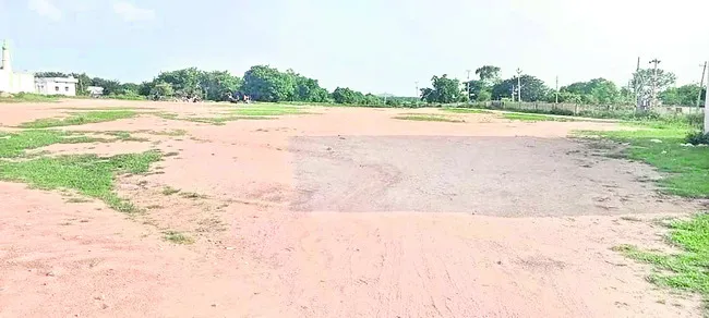 బడుల్లో ఆటస్థలాల విస్తీర్ణం ఎంత?