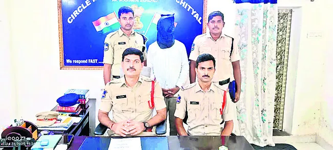 డబ్బుల వసూళ్లకు పాల్పడిన వ్యక్తి అరెస్ట్