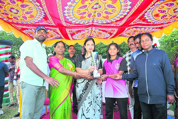 ఉన్నత లక్ష్యాలు ఏర్పర్చుకోవాలి