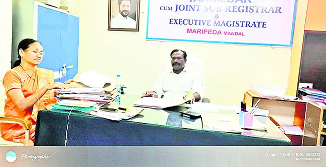 అసలేం జరుగుతోంది?