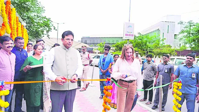 అమెరికన్‌ కాన్సులేట్‌లో వెయిటింగ్‌ ఏరియా ప్రారంభం 