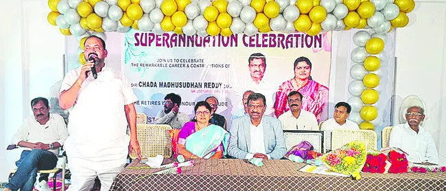 పథకాల అమల్లో ఉద్యోగులే కీలకం