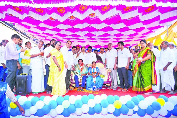 ఉపాధ్యాయులకు సేవా దృక్పథం అవసరం 