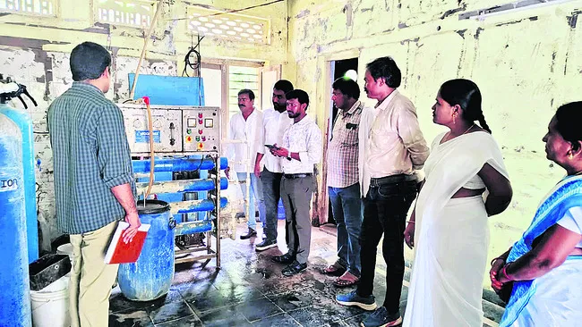 గురుకుల విద్యార్థుల ఆరోగ్యంపై ఆరా