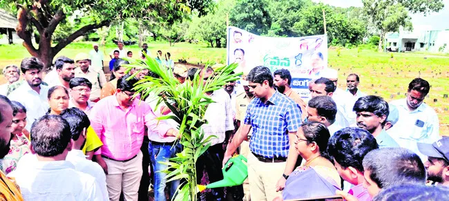 వనమహోత్సవం అందరి బాధ్యత