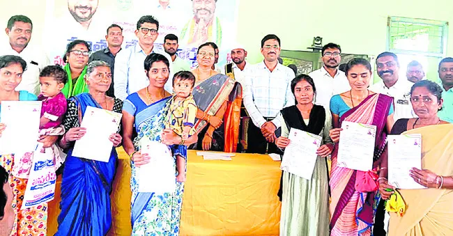 పథకాలు పేదలకు అందించడమే లక్ష్యం