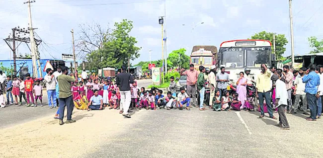 రద్దు చేయాలని ధర్నా