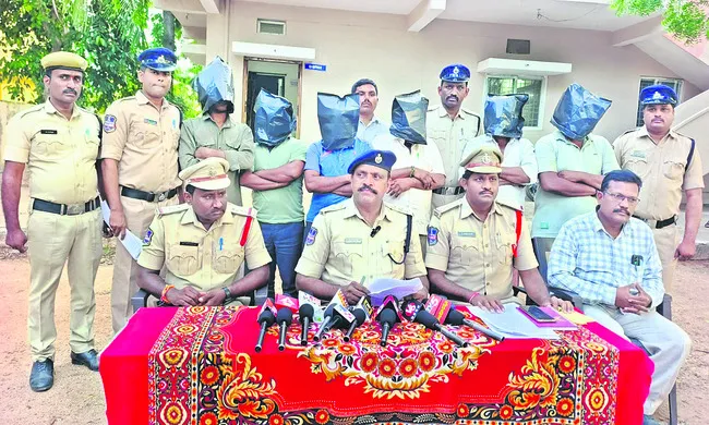 యూరియా అక్రమ రవాణా నిందితుల అరెస్ట్‌