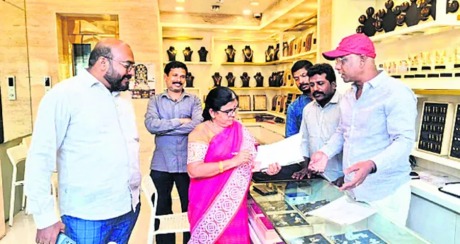 ‘బంగారం కొంటే రశీదు తప్పనిసరి’