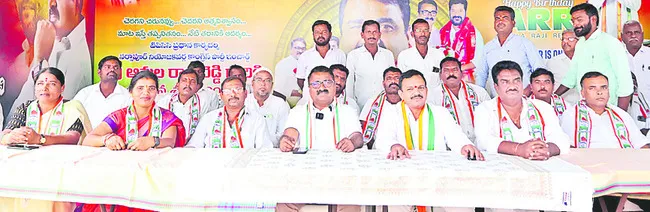 పాదయాత్రను విజయవంతం చేద్దాం