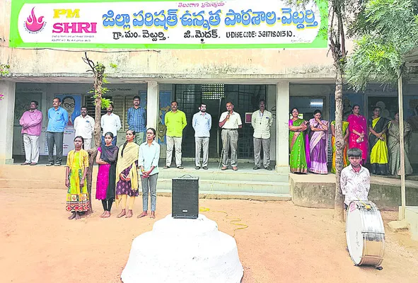 క్రమశిక్షణతో విద్యనభ్యసించాలి