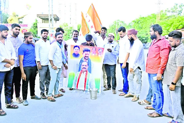 సీఎం చిత్రపటానికి క్షీరాభిషేకం