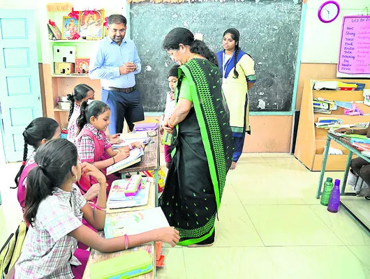 విద్యార్థుల్లో విద్యాప్రమాణాలు పెంచాలి