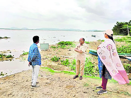 పరవళ్లు తొక్కుతున్న కృష్ణమ్మ