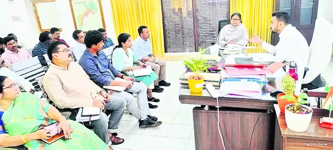 ఆదివాిసీ దినోత్సవాన్ని ఘనంగా నిర్వహించాలి