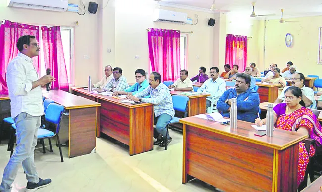 పంచాయతీ ఎన్నికల నిర్వహణపై అవగాహన