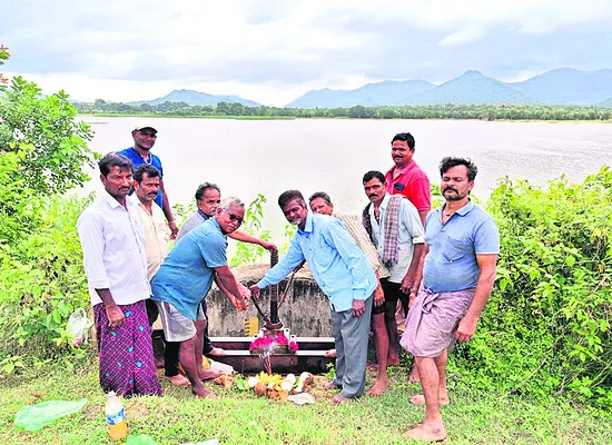 వట్టిగెడ్డ రిజర్వాయర్ నీరు విడుదల