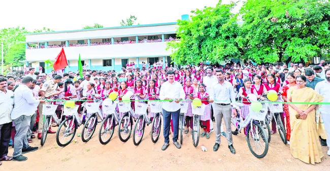 మీ కలలకు రెక్కలమవుతాం..