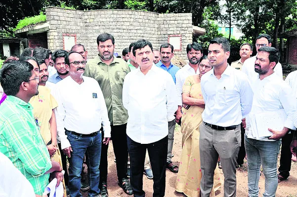 అన్ని సౌకర్యాలతో కార్యాలయాల సముదాయం