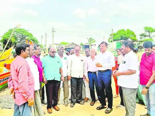 ఫిషింగ్ హార్బర్ స్థల పరిశీలన