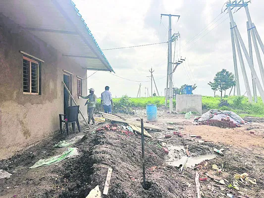 చెరవీడని సర్కారు భూమి!