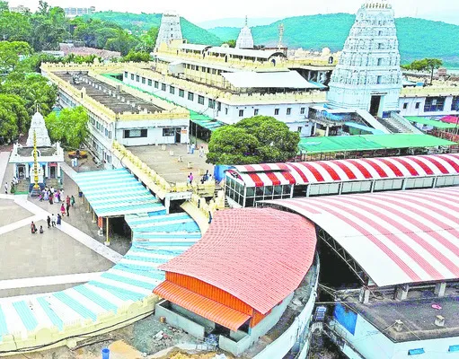 రత్నగిరి విశ్రాంత ఈఓ పెన్షన్లో 25 శాతం కోత
