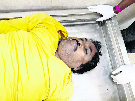లారీని తప్పించబోయి.. 