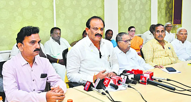 పాడి రైతులకు రూ.13 కోట్ల బోనస్