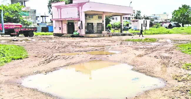 వామ్మో.. ఇదేం బస్టాండ్!