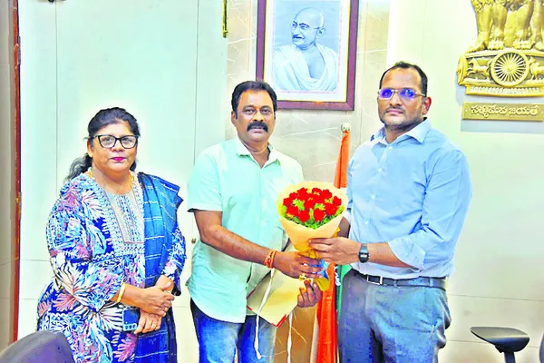 కలెక్టర్ను కలిసిన డీఎస్డీవో వెంకటేశ్వరరావు