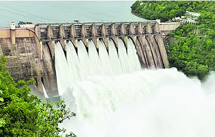 కదం తొక్కుతున్న కృష్ణమ్మ
