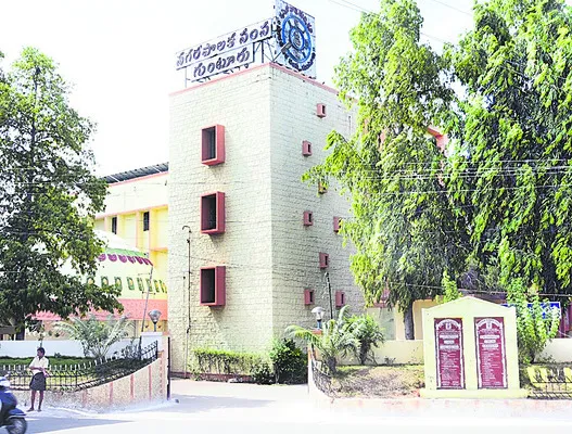 కార్పొరేషన్ అధికారుల నియంత ధోరణి