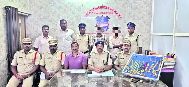 చోరీకి పాల్పడిన ముగ్గురి నిందితుల అరెస్ట్