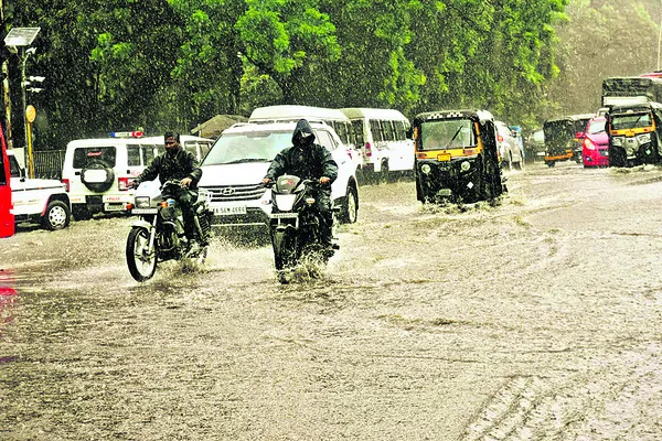 ముంచెత్తిన కుండపోత వానలు