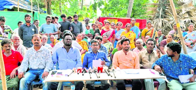 ఒత్తిడితోనే రికార్డులు మారుస్తున్నారు 